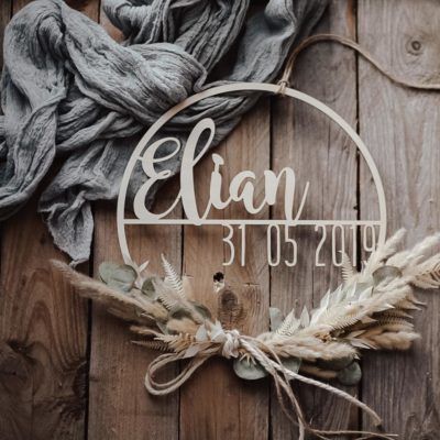 Decor lemn pentru camera copilului – cu nume și dată personalizate