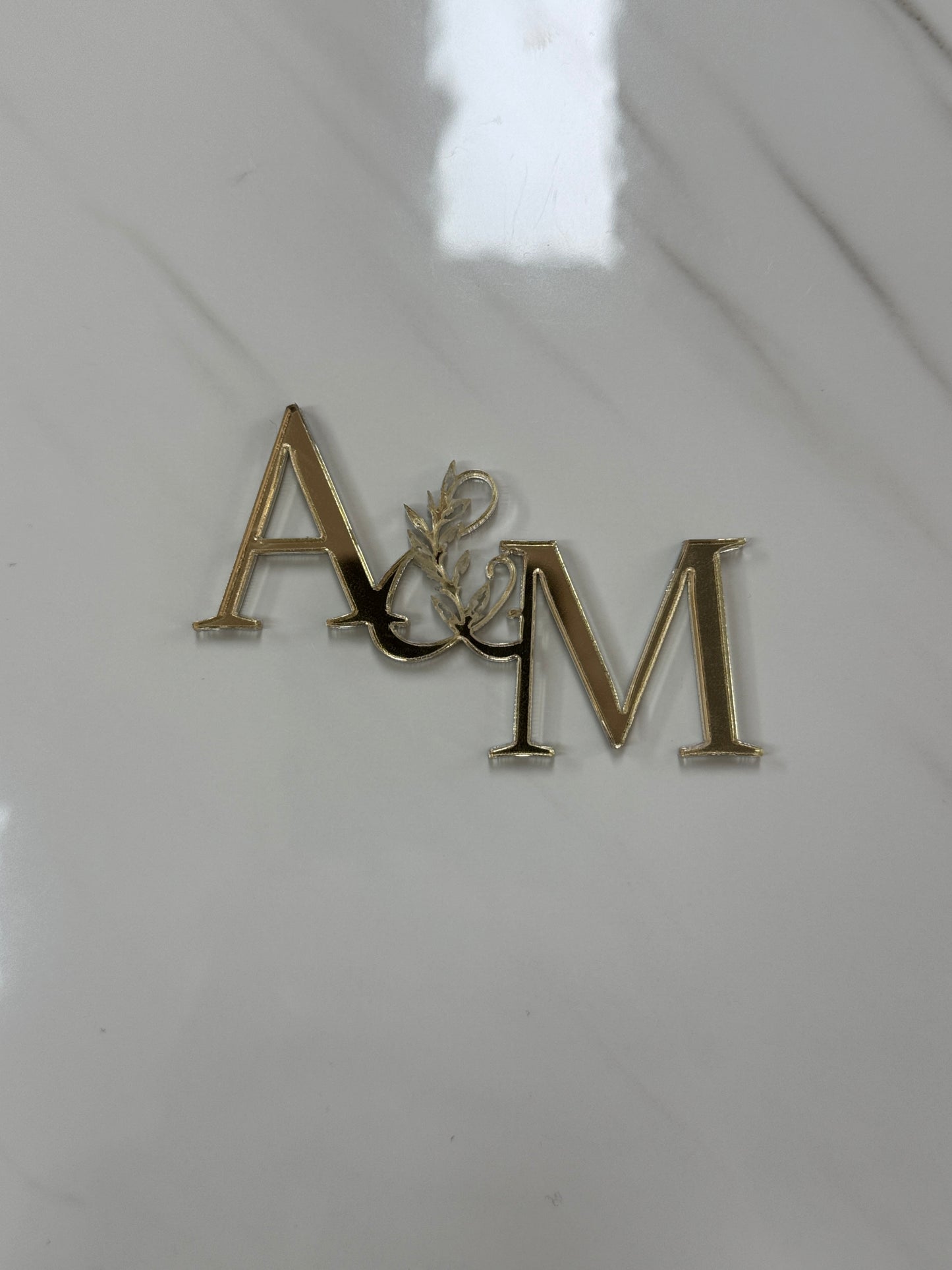 Inițiale Duble Personalizate din Acril – Decor Elegant pentru Tortul de Nuntă 10 cm