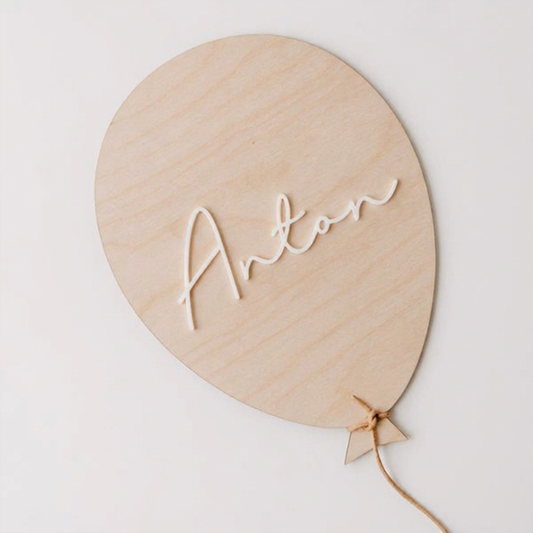 Balon Decorativ din Lemn cu Nume din Acril – Personalizat pentru Copii