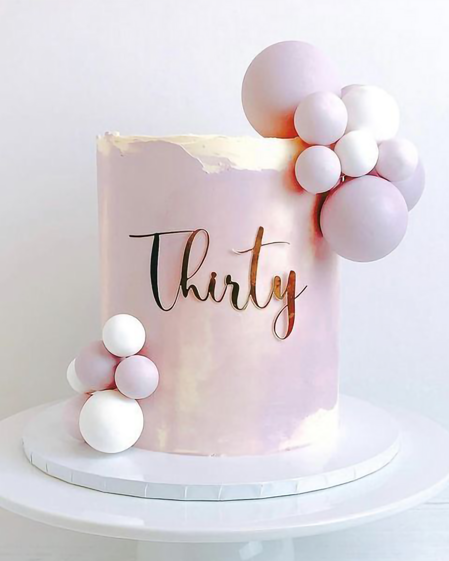 Topper Tort Cifră Caligrafică – Eleganță și Stil în Acril sau Lemn