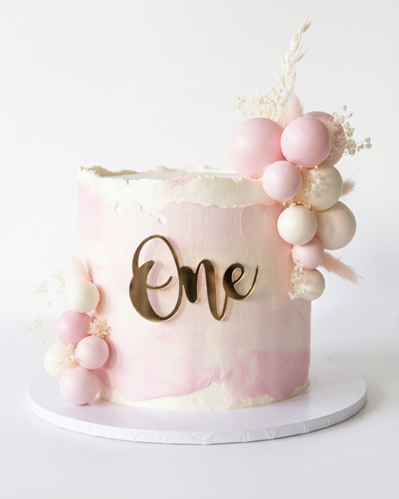 Topper Tort Cifră Caligrafică – Eleganță și Stil în Acril sau Lemn