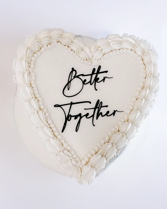 Topper tort „Better Together” din lemn – decor romantic pentru nunți și aniversări