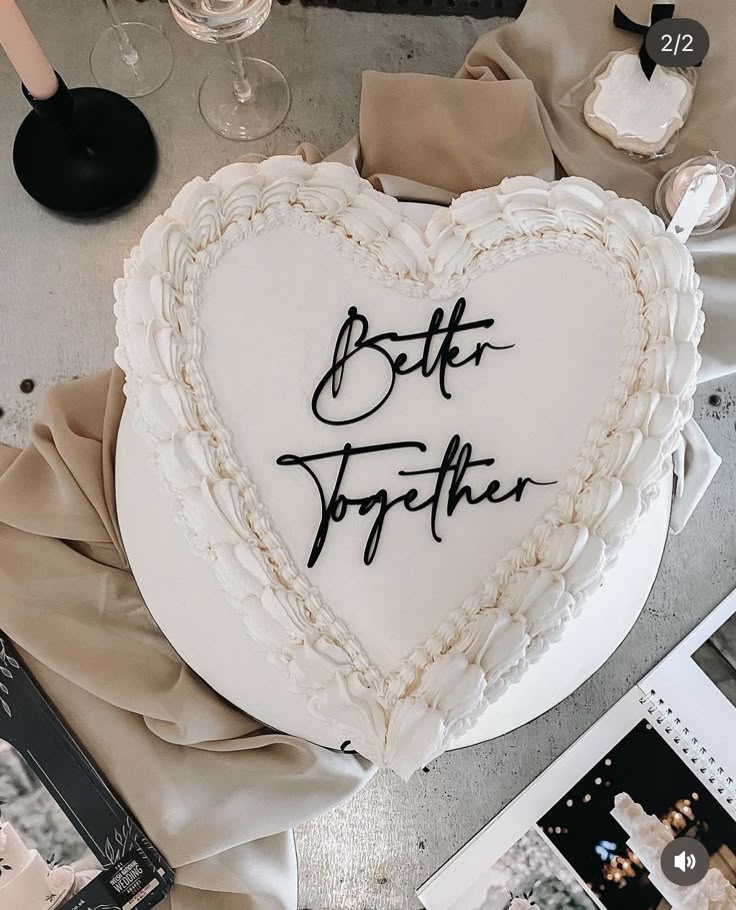 Topper tort „Better Together” din lemn – decor romantic pentru nunți și aniversări