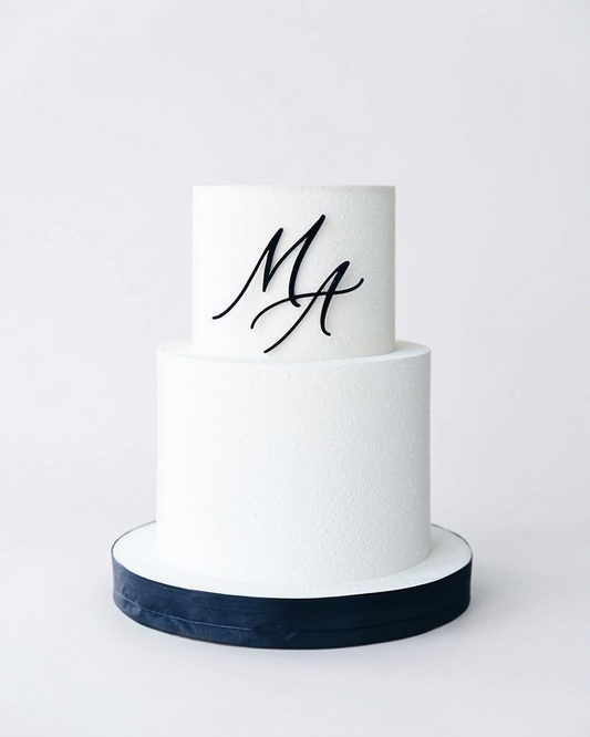Topper tort acril – decor elegant personalizat cu inițiale