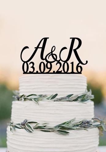 Topper tort inițiale și dată – decor personalizat pentru nunți și aniversări