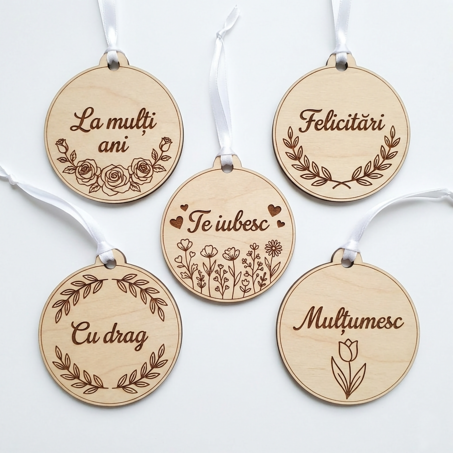 Tag Personalizat din Lemn pentru Buchete – Mesaje Gravate cu Suflet