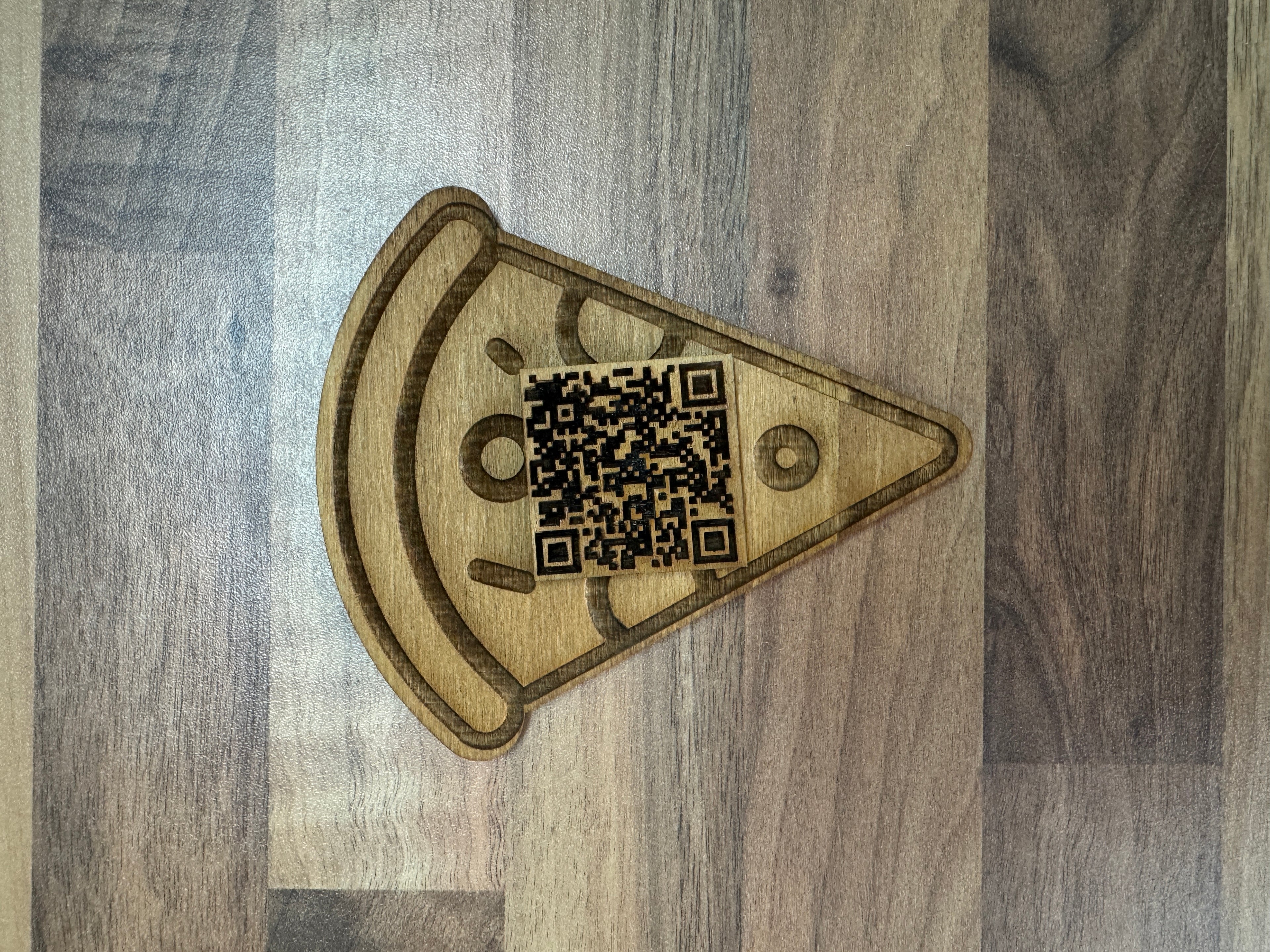 Cod QR în formă de pizza – decor personalizat pentru restaurante și evenimente