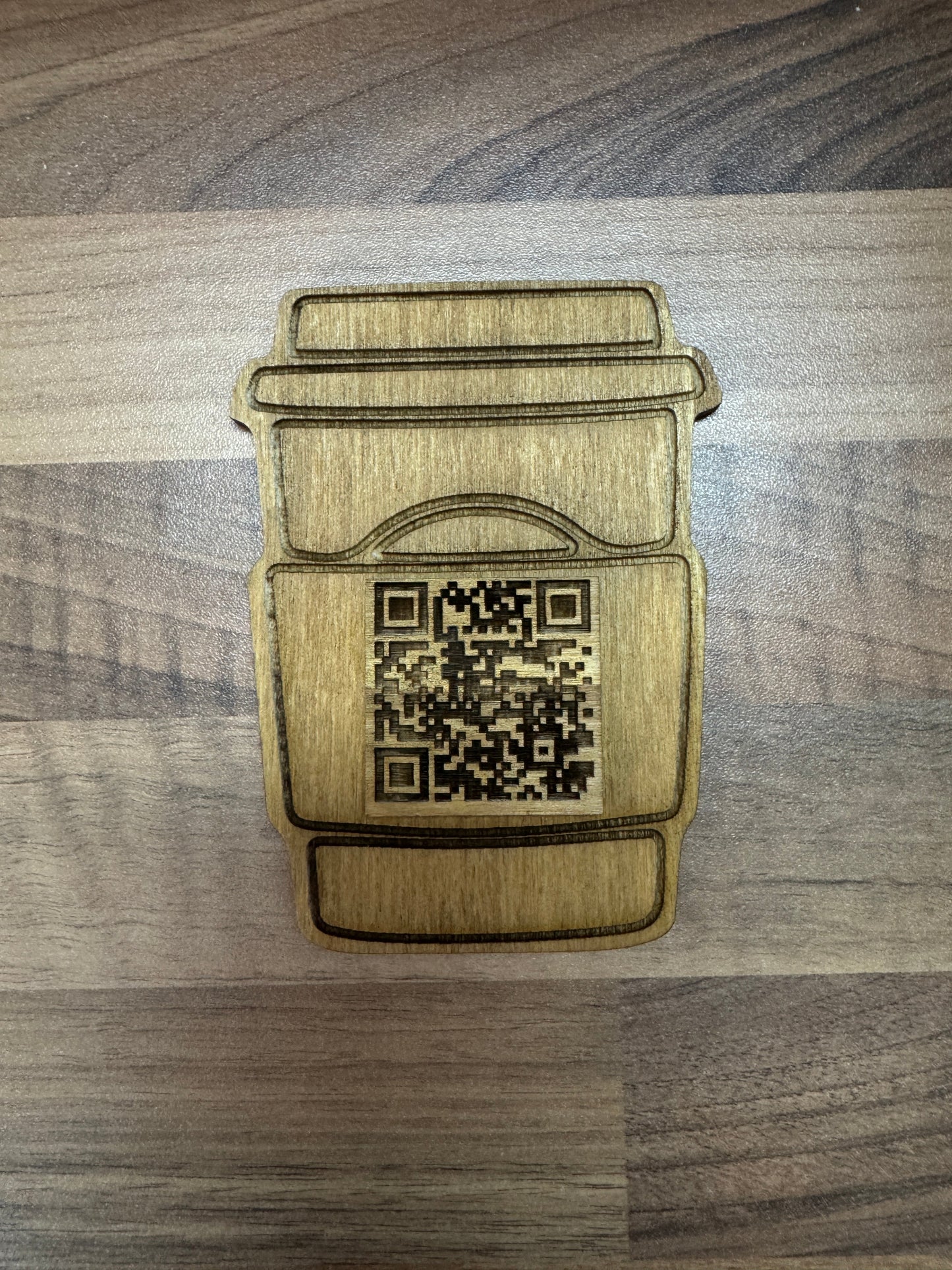 Cod QR în formă de cană de cafea – decor personalizat pentru cafenele și cofetării