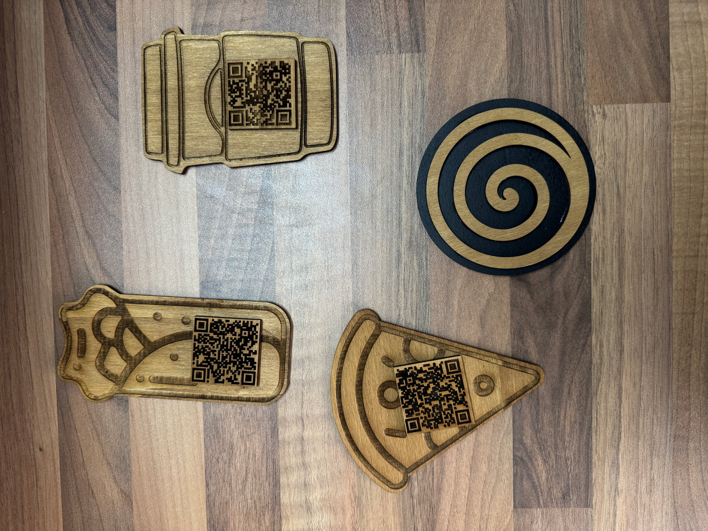 Cod QR în formă de cană de cafea – decor personalizat pentru cafenele și cofetării