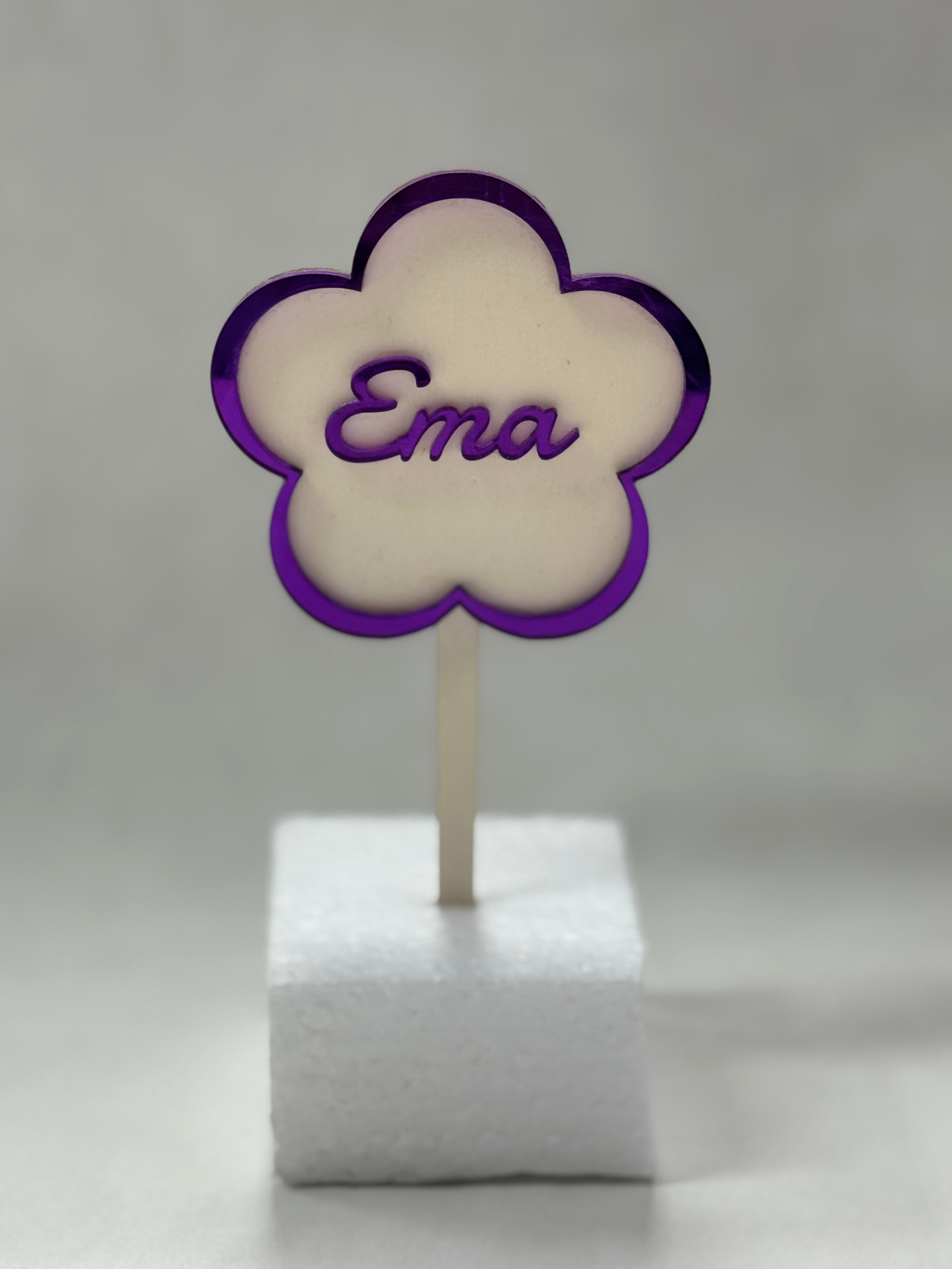 Topper acrilic cu nume – decor elegant și personalizat pentru torturi