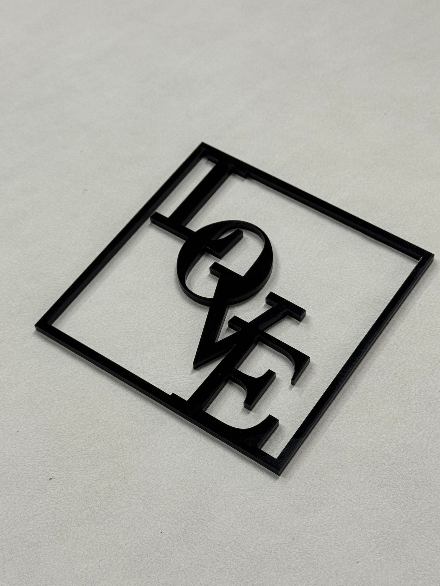 Topper tort „Love” din acril – decor elegant pentru nuntă, cununie sau aniversare