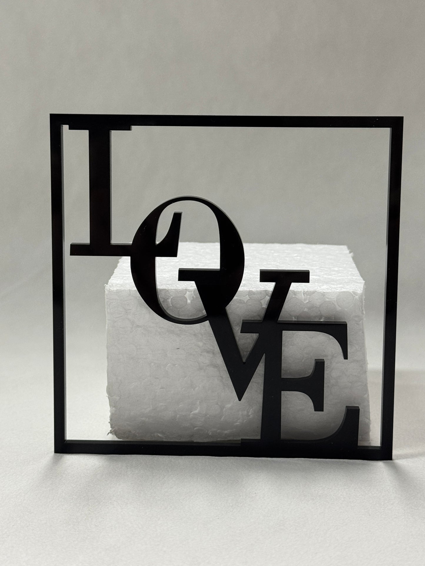 Topper tort „Love” din acril – decor elegant pentru nuntă, cununie sau aniversare