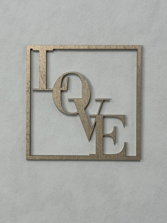 Topper tort „Love” din lemn – decor elegant pentru nuntă, cununie sau aniversare
