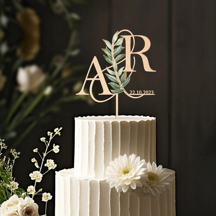 Topper tort inițiale și dată – decor personalizat pentru nunți și aniversări