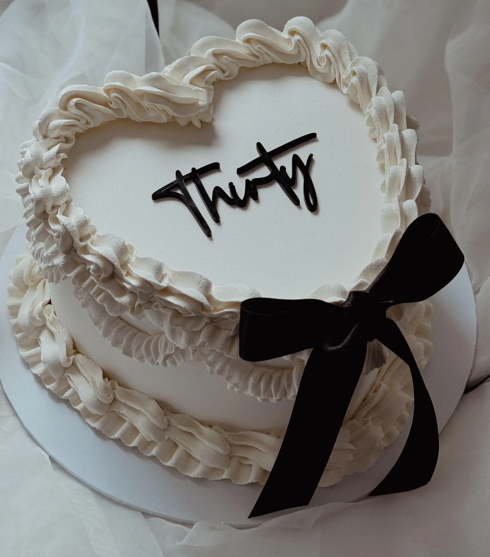 Decor plat personalizat din acril pentru tort