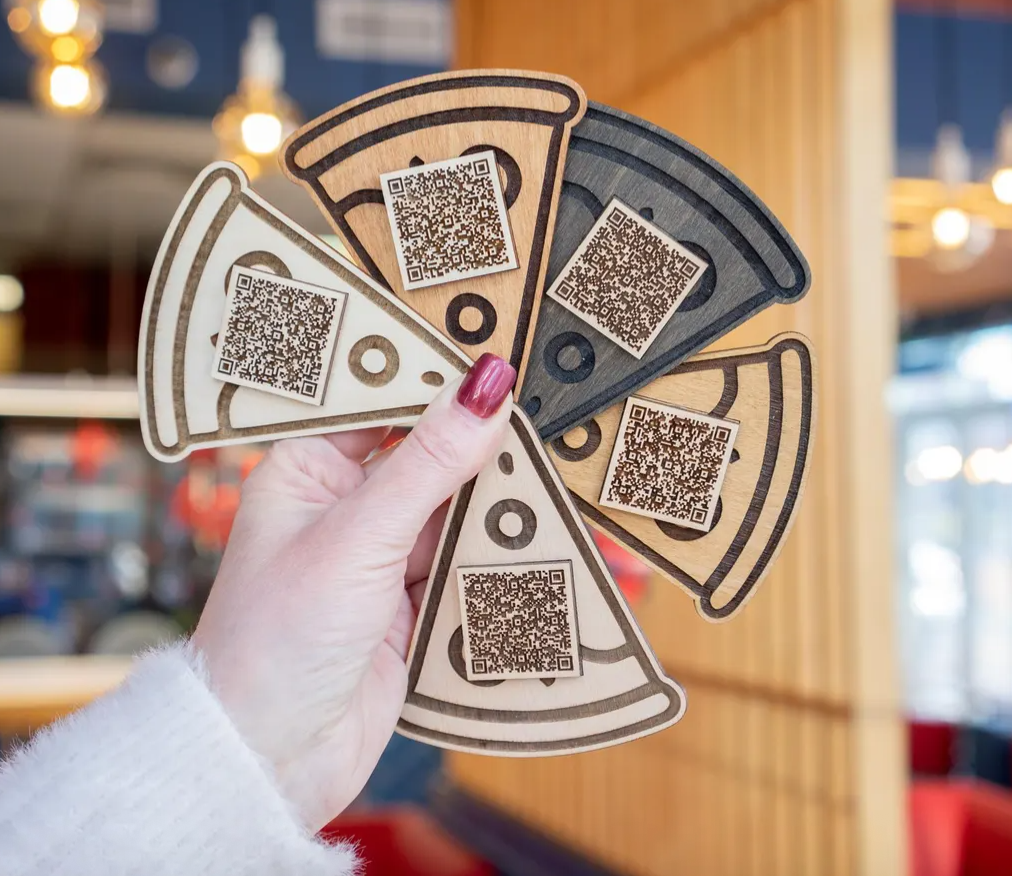Cod QR în formă de pizza – decor personalizat pentru restaurante și evenimente