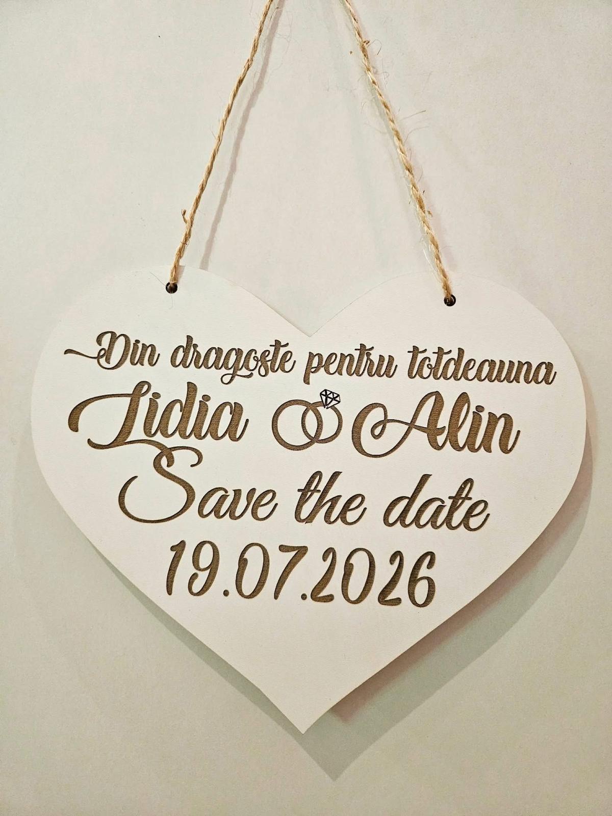Placă "Save the Date” personalizată – gravată laser pe HDF