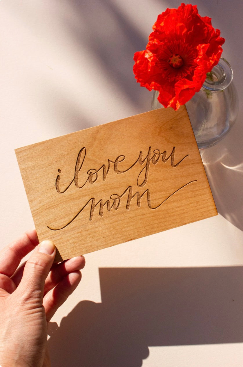Card din Lemn „we love you mom” – Card de Ziua Mamei, Decor & Cadou Personalizabil