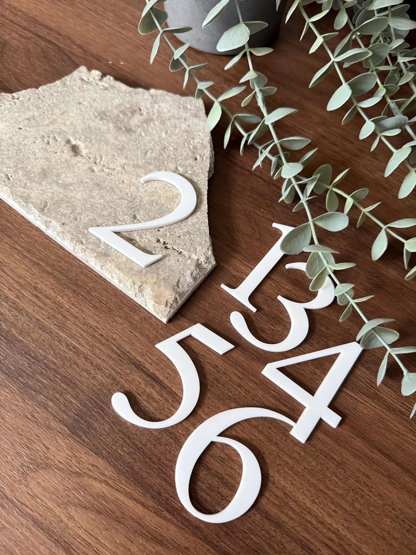 Numere de Masă Moderne din Acril pentru Decor cu Piatră – DIY Nuntă