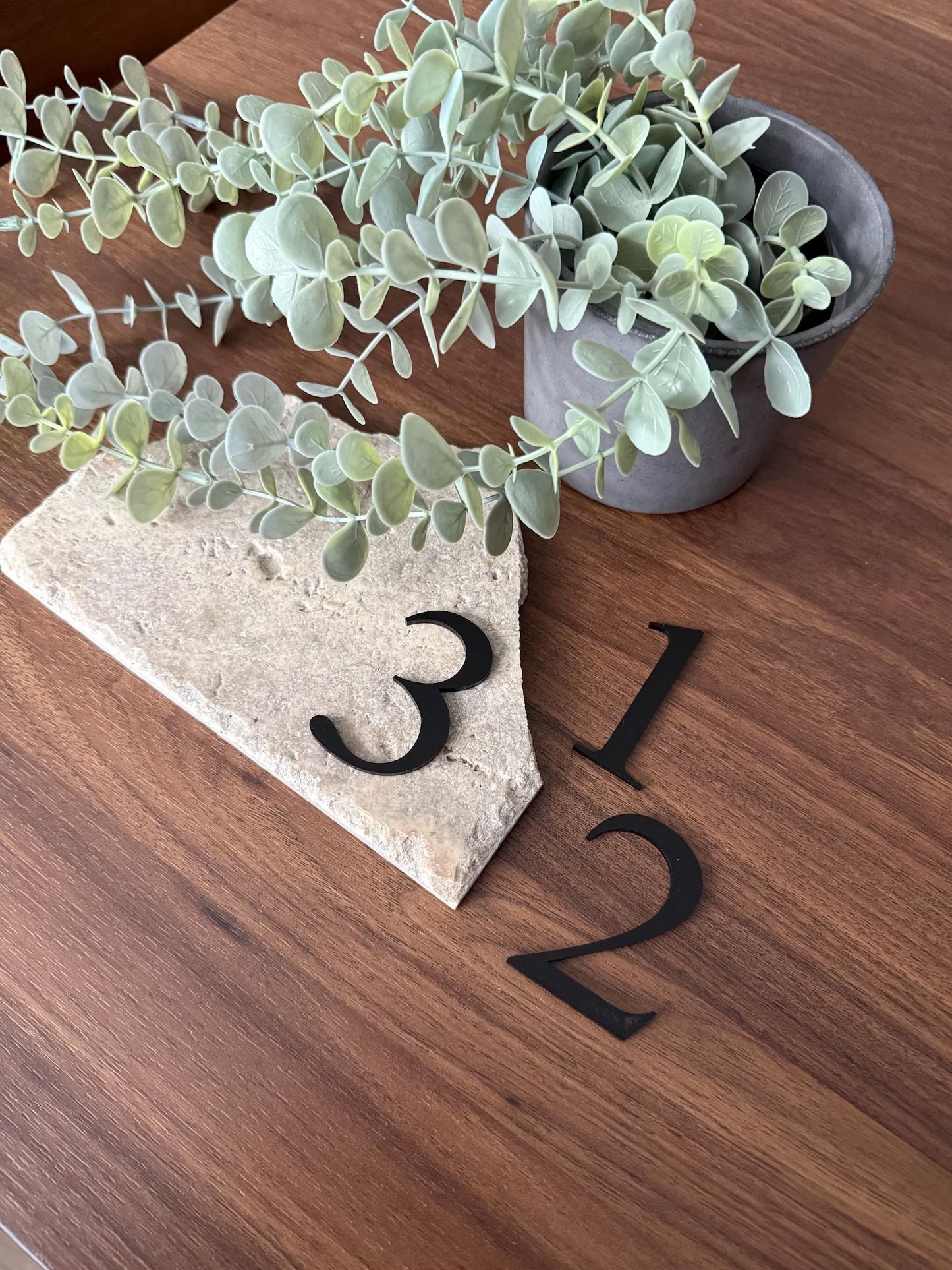 Numere de Masă Moderne din Acril pentru Decor cu Piatră – DIY Nuntă