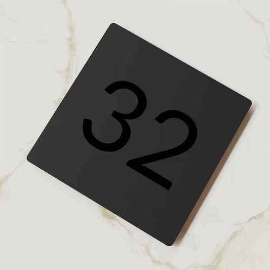 Numere Ușă Moderne din Acril Negru Mat Personalizate – Hotel, Apartamente și Camere