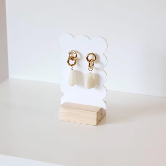 Suport Cercei "Cloud Wave” – Display Minimalist cu Margini Ondulate