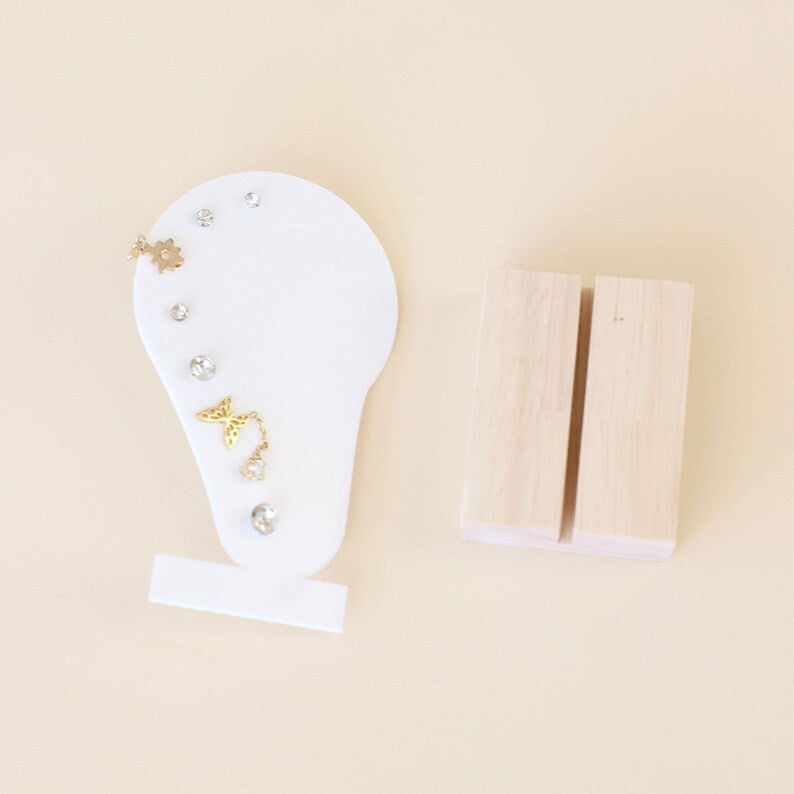 Suport Bijuterii "Ear Silhouette” – Organizator din Acril și Lemn pentru Modelarea Cerceilor