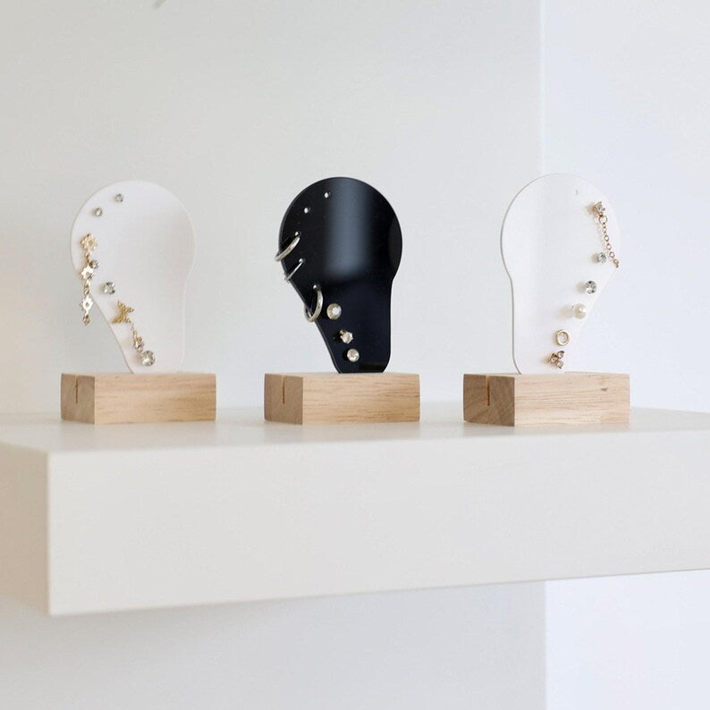 Suport Bijuterii "Ear Silhouette” – Organizator din Acril și Lemn pentru Modelarea Cerceilor