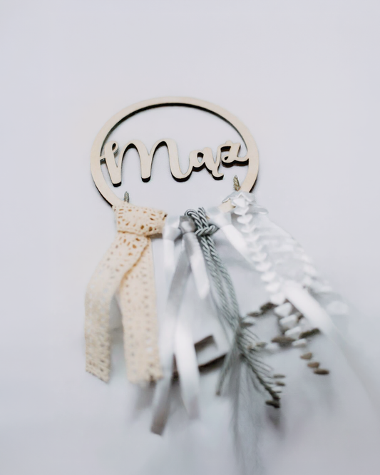 Place Card Personalizat "Boho Circle” – Nume din Lemn cu Panglici pentru Decor Masă Eveniment