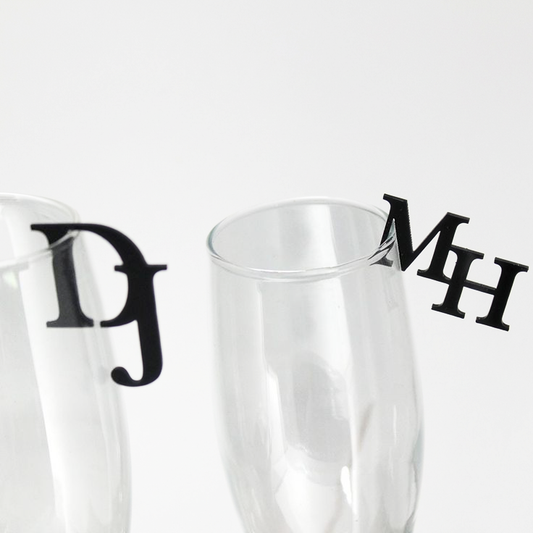 Place Card Personalizat: Inițiale din Acril cu Aspect de Sticlă